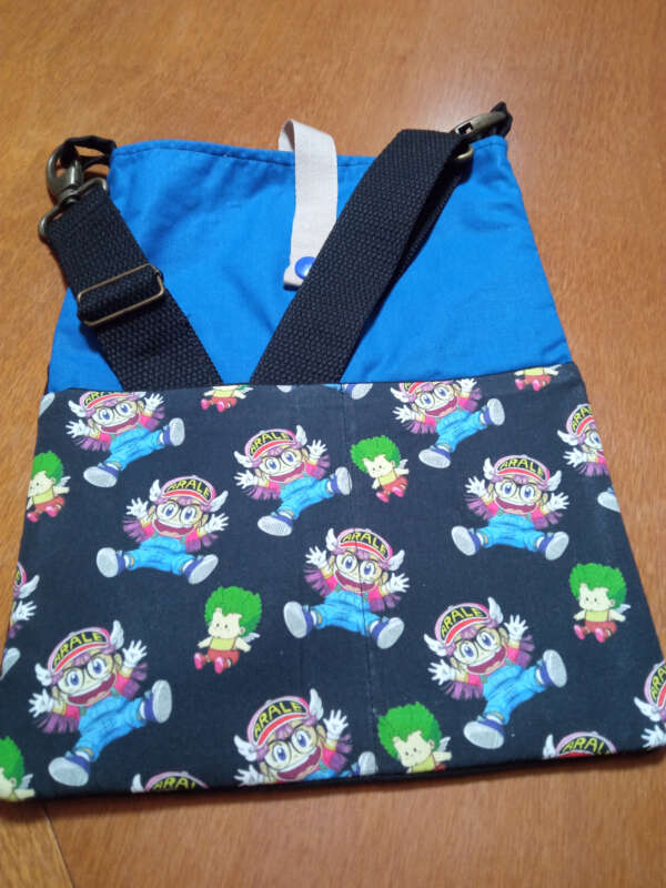 Funda de libros Arale